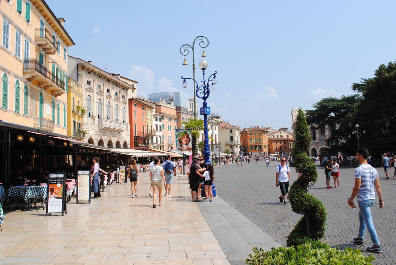 Dreaming Piazza Bra Rooms Verona Exterior foto